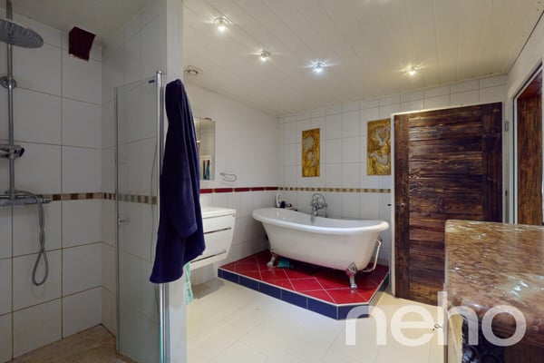 Grosszügiges und vollvermietetes Mehrfamilienhaus mit Gewerbeeinheit 9