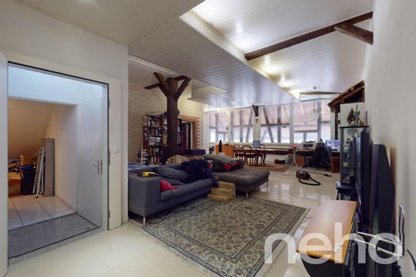 Grosszügiges und vollvermietetes Mehrfamilienhaus mit Gewerbeeinheit 10