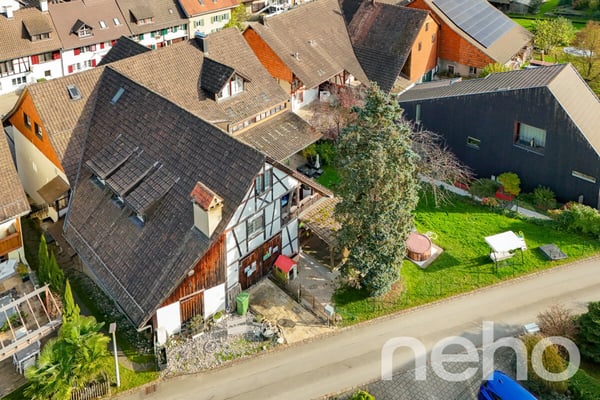 Grosszügiges und vollvermietetes Mehrfamilienhaus mit Gewerbeeinheit 3