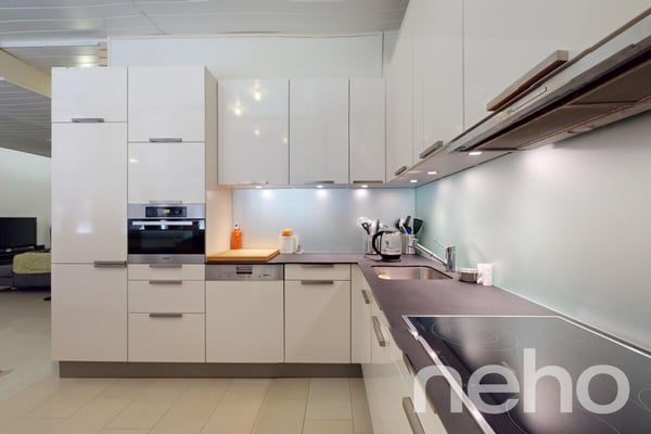 Grosszügiges und vollvermietetes Mehrfamilienhaus mit Gewerbeeinheit 8