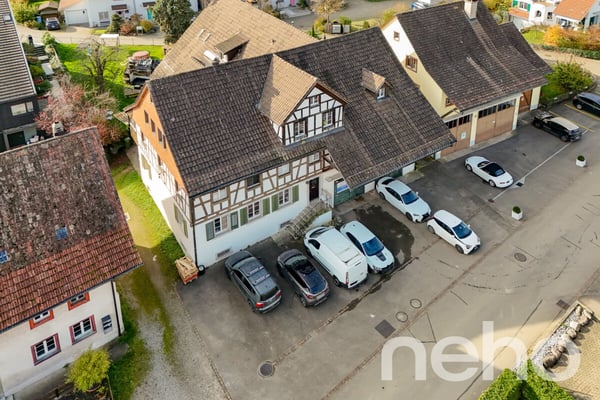 Grosszügiges und vollvermietetes Mehrfamilienhaus mit Gewerbeeinheit 1