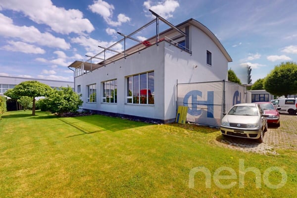 Attraktives Wohn- und Geschäftshaus mit stilvoller Wohnung 12