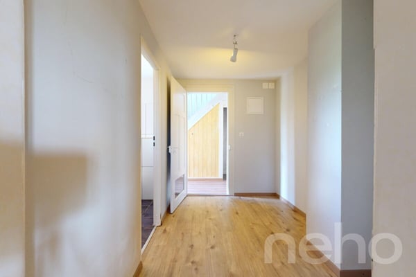 Zweifamilienhaus im Grünen mit 400 m² gewerblich nutzbarem Schuppen 8