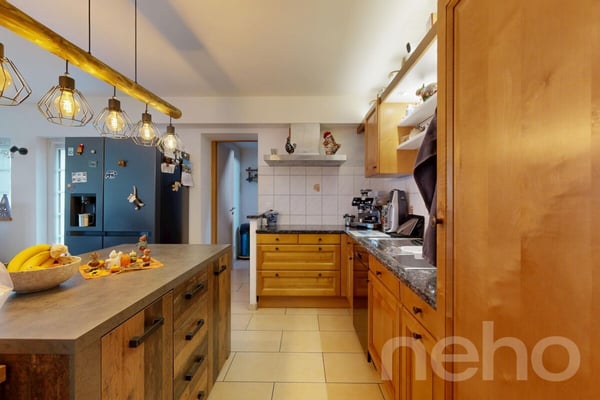 Charmant immeuble avec grange, garde-meuble et local commercial 11