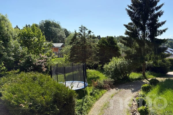 Chalet familial avec studio indépendant et terrain de 1 085 m² 3