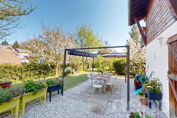 Chalet familial avec studio indépendant et terrain de 1 085 m² 1