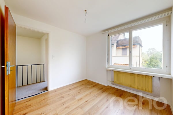 Reihenhaus mit Garten und Modernisierungspotenzial in Reinach 8