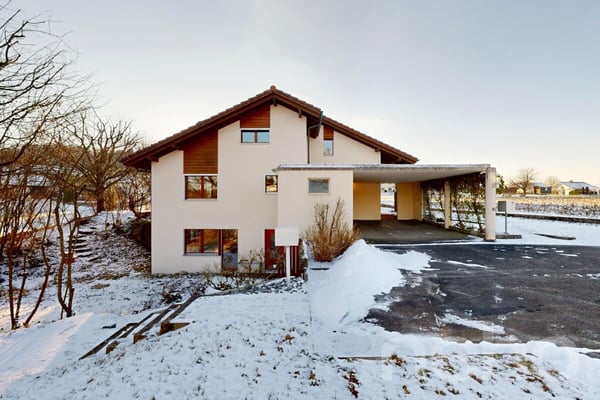 Grosses Einfamilienhaus mit Garten, Wintergarten und viel Potenzial 3