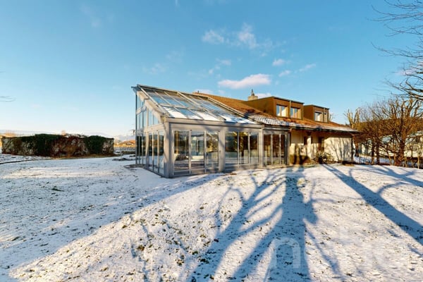 Grosses Einfamilienhaus mit Garten, Wintergarten und viel Potenzial 11