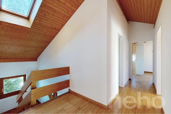 Grosses Einfamilienhaus mit Garten, Wintergarten und viel Potenzial 8