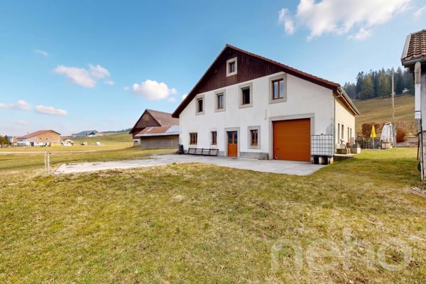 Maison individuelle d'environ 380 m², grand terrain et vue montagnes 12