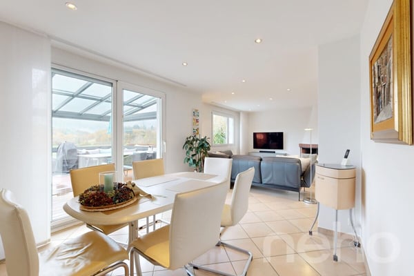Unverbaubares Panorama: Exklusives 5.5-Zimmer-Einfamilienhaus mit Pool 3