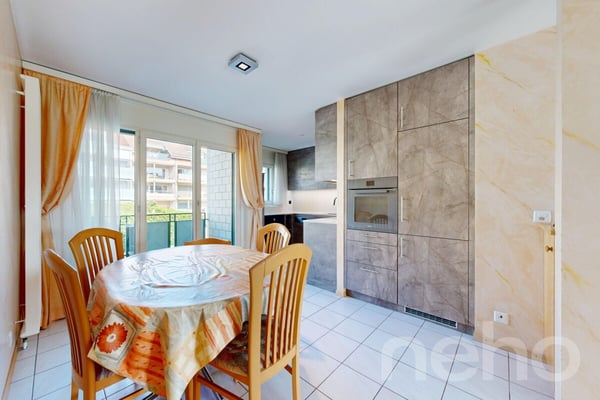 Grand appartement lumineux, calme absolu, entre lac et autoroute 5