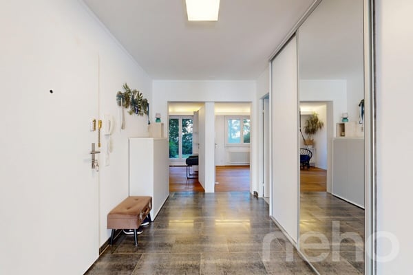 Renovierte 3.5-Zimmer-Wohnung mit Balkon und Garten in Oberwil 4