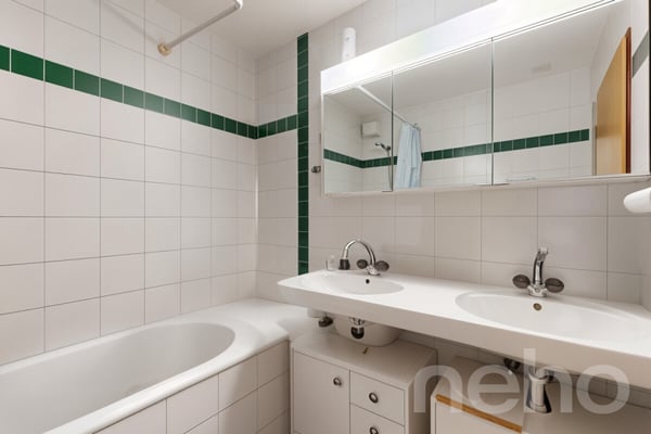 Helle 4.5-Zimmerwohnung mit Cheminée, Balkon, Grünblick. Nähe Thun. 7