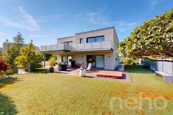 Einmalige Gelegenheit: Hochwertiges 6.5-Zimmer-Einfamilienhaus 1