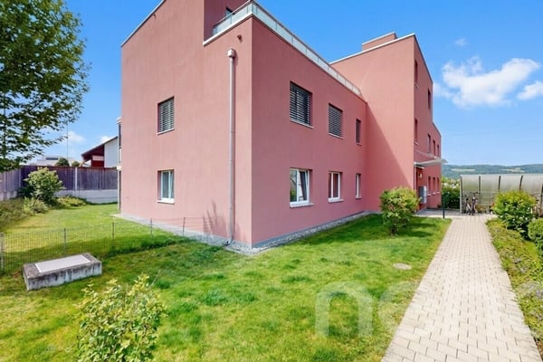 Moderne 3.5-Zimmer-Gartenwohnung mit 184 m² Garten und Sitzplatz 12