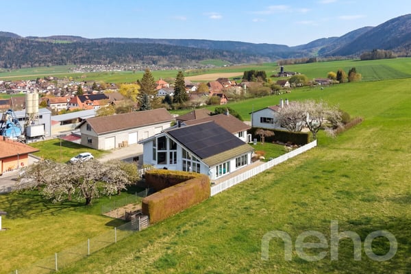 Superbe villa familiale, piscine intérieure, terrasses et vue forêt 2