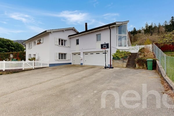 Superbe villa familiale, piscine intérieure, terrasses et vue forêt 1