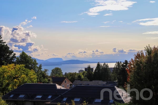 Spacieux duplex avec vue exceptionnelle sur le lac 10