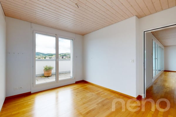 Ein Wohntraum auf einer Ebene: Attika mit Lift in die Wohnung 8