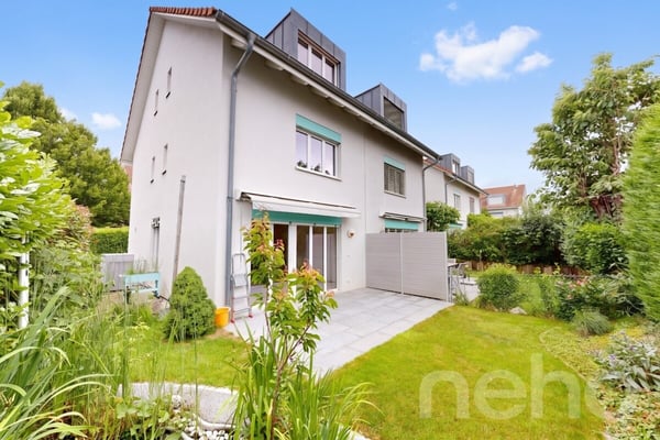 Gepflegtes 5-Zimmer Doppeleinfamilienhaus an familienfreundlicher Lage 1