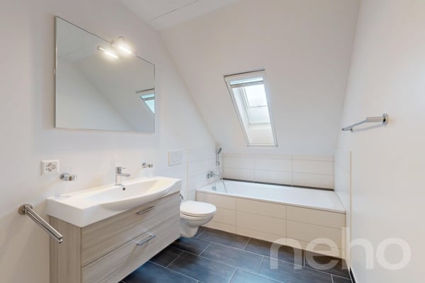 Helle 4.5-Zimmer-Dachwohnung in Weiningen 5
