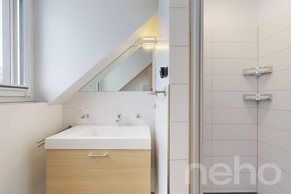 Helle 4.5-Zimmer-Dachwohnung in Weiningen 9