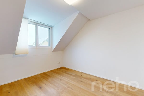Helle 4.5-Zimmer-Dachwohnung in Weiningen 8