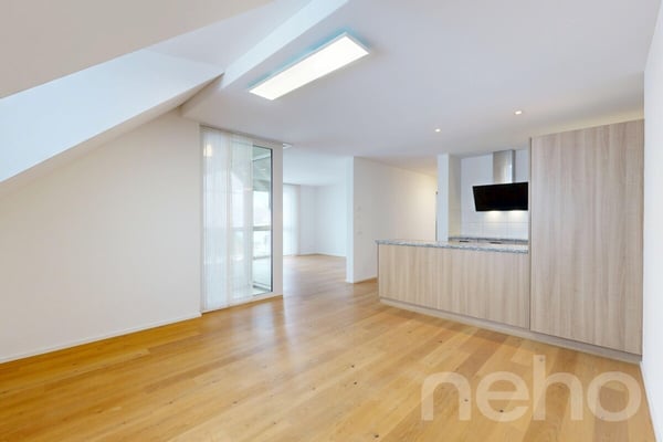 Helle 4.5-Zimmer-Dachwohnung in Weiningen 4