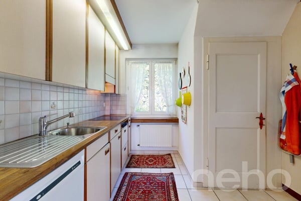 Charmantes 5.5-Zimmer-Eckreihenhaus in begehrter Lage in Zürich 10