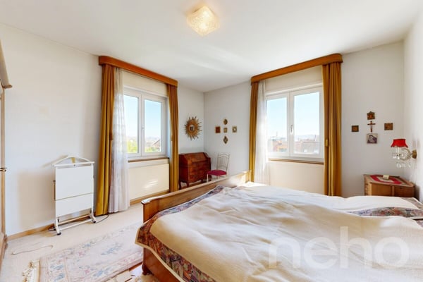 Charmantes 5.5-Zimmer-Eckreihenhaus in begehrter Lage in Zürich 11