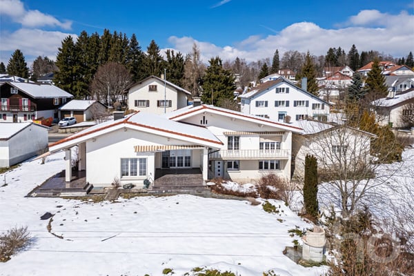 Somptueuse Maison Familiale : Volumes Généreux et Grand Terrain 12