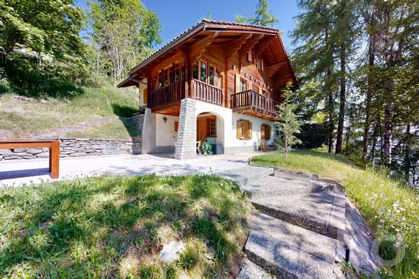Magnifique chalet de montagne avec vue panoramique à Hérémence 1