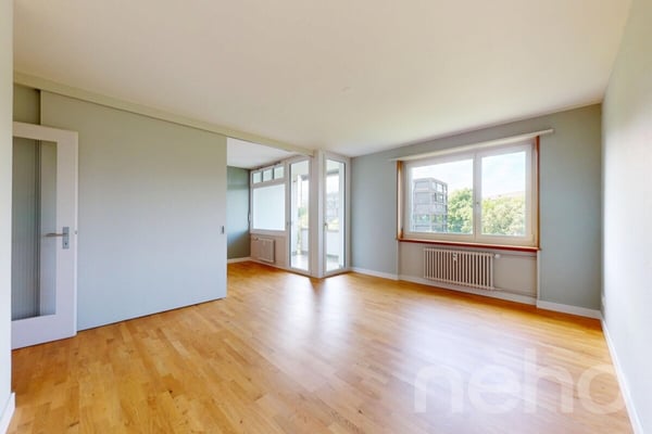 Modern renovierte 3.5-Zimmer-Wohnung mit Weitblick ins Grüne in Basel 3