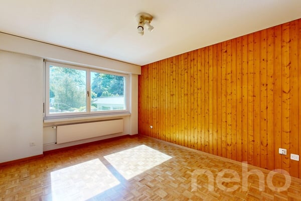 Ruhig gelegene 3.5-Zimmer-Wohnung mit Balkon und Potenzial in Höngg 8