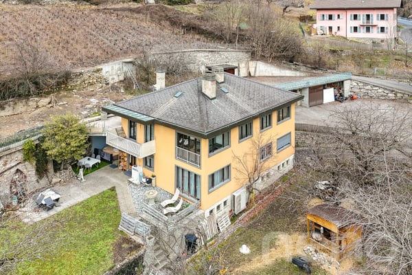 Opportunité rare : maison avec deux appartements 4