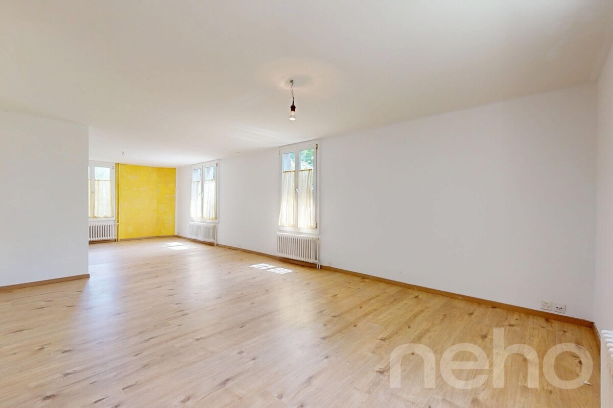 Immobilie in Gretzenbach - Zweifamilienhaus im Grünen mit 400 m² gewerblich nutzbarem Schuppen - Bild 3