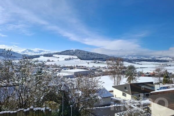 Familienparadies am Südhang mit Weitsicht und Bauland 1