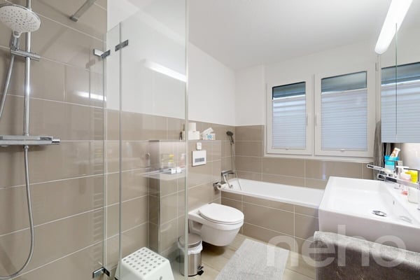 Exklusive 5.5-Zimmer-Wohnung an erhöhter Lage mit Weitsicht 8