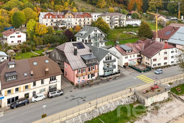 Le Pont: Propriété sur les quais avec jardin et parking souterrain 4