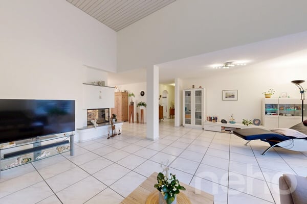 Grosszügige 4.5-Zimmer-Terrassenwohnung mit Lift und Wintergarten 1