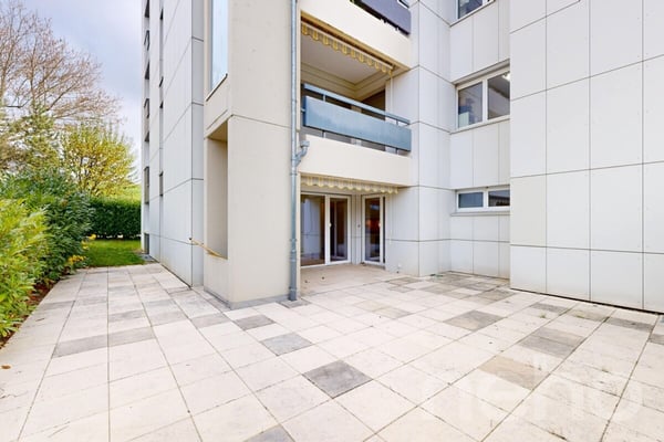 Appartement rénové de 3,5 pièces avec grande terrasse privée 10