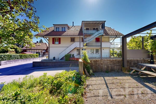 Charmante und Grosszügige Dachwohnung mit grossem Balkon 11