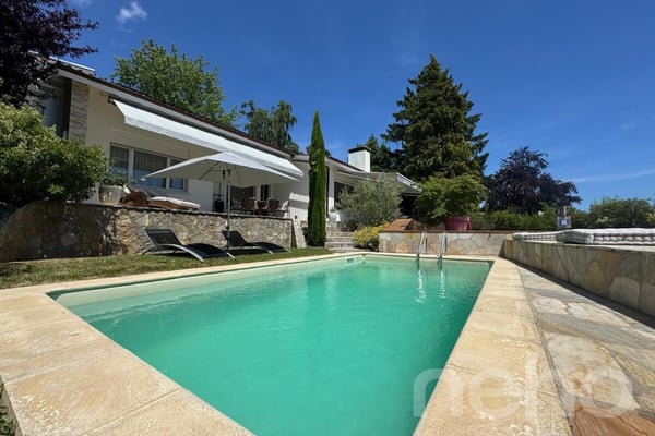 Villa contemporaine d'exception avec piscine et vue lac Neuchâtel 1