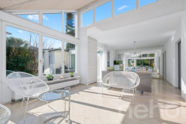 Exklusive Villa mit Galerie, Indoor-Pool und Gartenidylle 7