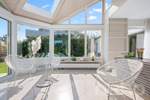 Exklusive Villa mit Galerie, Indoor-Pool und Gartenidylle 8