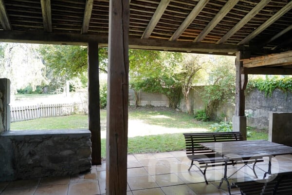 Maison villageoise avec grange et jardin à rénover 2