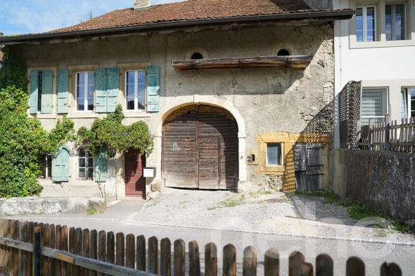 Maison villageoise avec grange et jardin à rénover 12