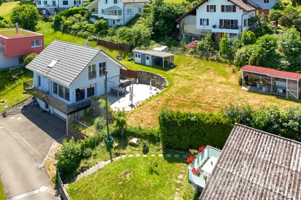 Freistehendes Einfamilienhaus mit Aussicht & Ausbaupotenzial 2